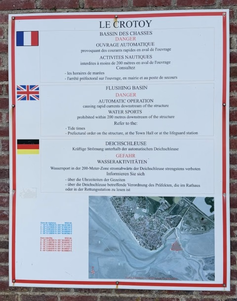 Trilingual safety and information panel for the flushing basin at Le Crotoy