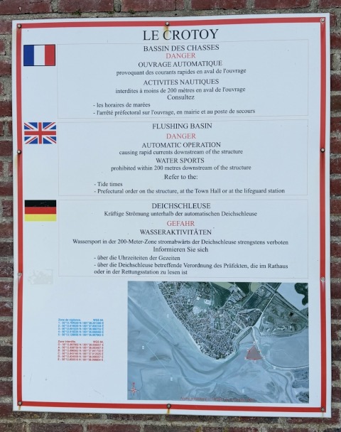 Trilingual safety and information panel for the flushing basin at Le Crotoy